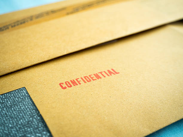 "confidencial'impreso en marrón vintage sobre, en detalle" - top secret fotografías e imágenes de stock