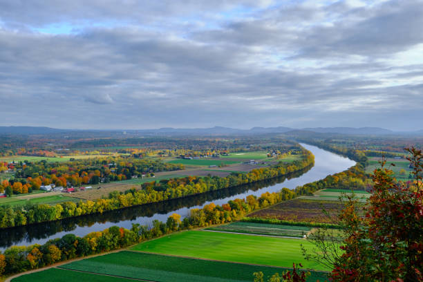 Connecticut River in the Pioneer Valley An image of the Connecticut River taken from the top of Sugarloaf Mountain in Sunderland, MA valley stock pictures, royalty-free photos & images