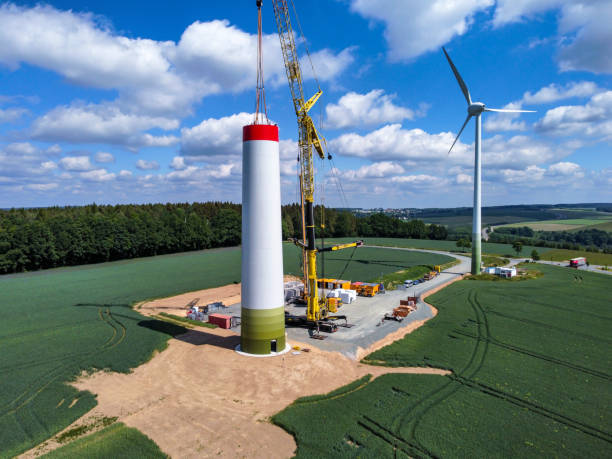 construction d’une nouvelle éolienne - transition énergétique photos et images de collection