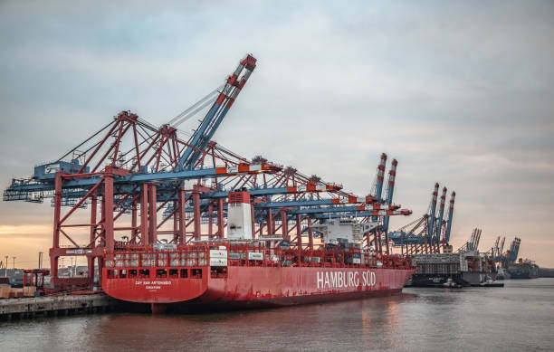 containerschiff - hamburge rhafen stock-fotos und bilder
