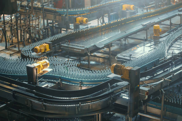 conveyor belt, beer in bottles, brewery factory industrial production line - manufacture plastic imagens e fotografias de stock
