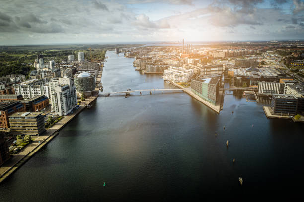 köpenhamn stadsbild: modern arkitektur vid havet 3 pic - drone copenhagen bildbanksfoton och bilder