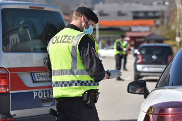 코로나 위기 - 오스트리아 의 경찰 통제 - 오스트리아 뉴스 사진 이미지