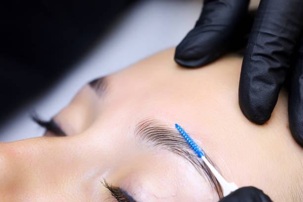 cosmetic-procedure-for-laminating-eyebrows