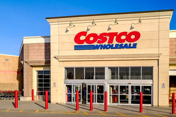 Costco store in Markham, Ontario, Canada Markham, Toronto, Canada - October 30, 2018: Costco store in Markham.  Costco is an American multinational corporation which operates a chain of membership-only warehouse clubs. costco stock pictures, royalty-free photos & images