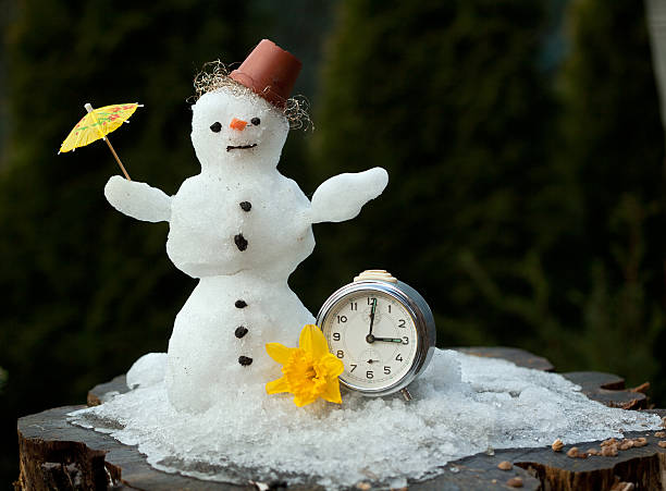 Countdown the snowman melts 
A little snowman standing next to a clock and melts melting snow man stock pictures, royalty-free photos & images