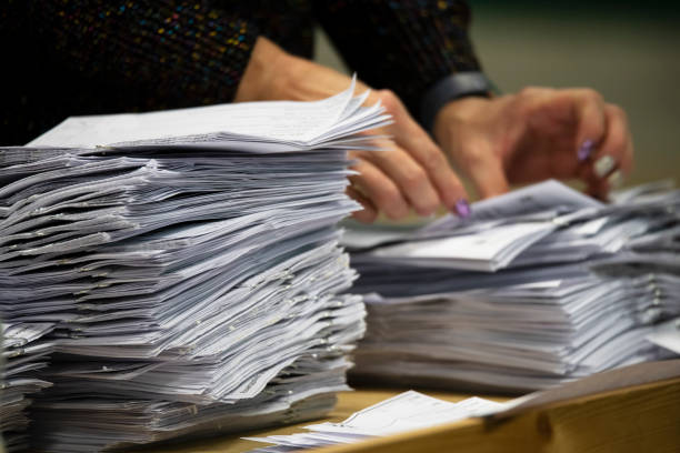 counting ballot papers during election a pair of hands counting piles of ballot papers during an election counting stock pictures, royalty-free photos & images