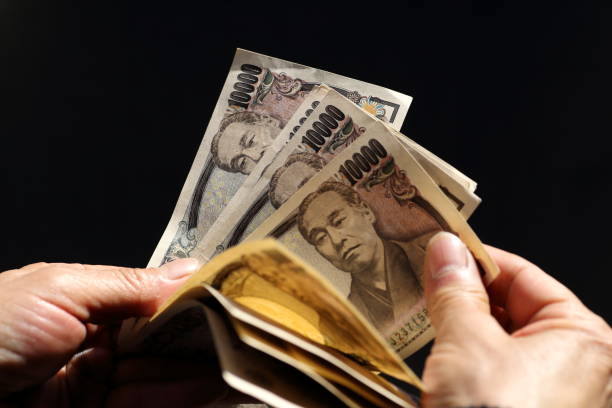 Counting JPY(Japanese Yen) 10,000 banknotes Counting JPY(Japanese Yen) 10,000 banknotes BANK OF JAPAN  ECONOMICS stock pictures, royalty-free photos & images