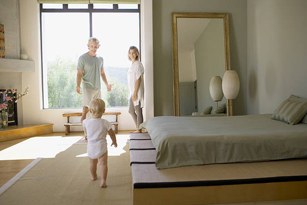 casal e bebê no quarto de dormir - family modern house window imagens e fotografias de stock