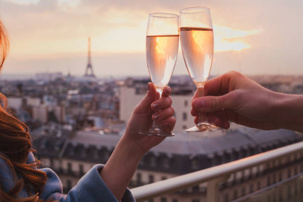 couple drinking champagne or wine in Paris luxurious restaurant, France couple drinking champagne or wine in Paris luxurious restaurant with view of Eiffel tower, luxury romantic getaway honeymoon city break stock pictures, royalty-free photos & images