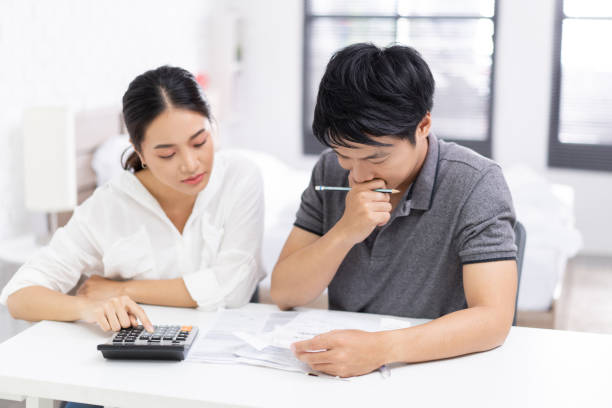 Couples are calculating expenses and bills.the are stress Couples are calculating expenses and bills.the are stress beak stock pictures, royalty-free photos & images