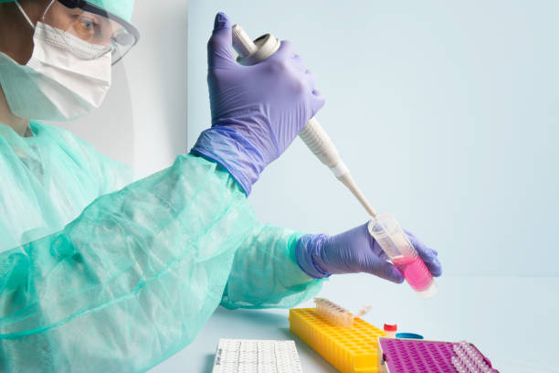 Covid-19  Real time PCR testing Medical worker  working under fume hood doing diagnostics for coronavirus infection chemical reaction stock pictures, royalty-free photos & images