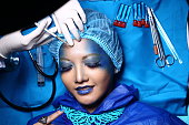 青いトーン ファッション患者女性モデルの創造的な整形手術