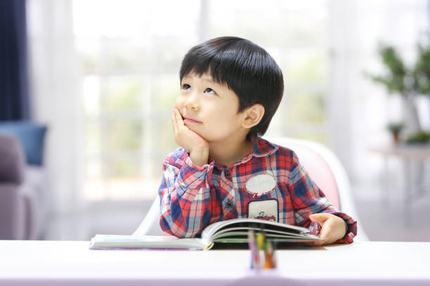 Creative smart student thinking about the future Creative smart student thinking about the future child korea little girls korean ethnicity stock pictures, royalty-free photos & images