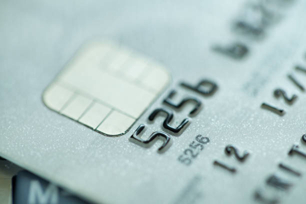 calculadora de tarjeta de crédito - pile of credit cards fotografías e imágenes de stock