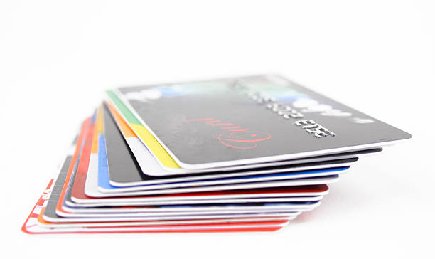 tarjetas de crédito - pile of credit cards fotografías e imágenes de stock