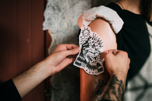 Mann schulter tattoo Oberarm Tattoo