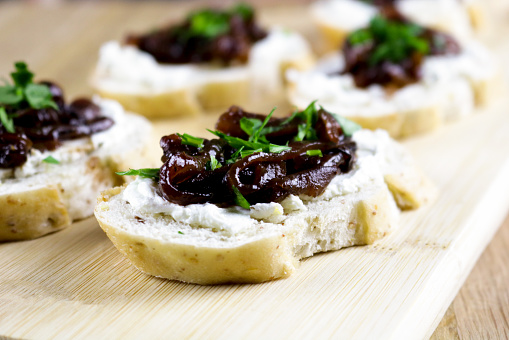 Goat cheese and herb crostinis with melted sweet onions