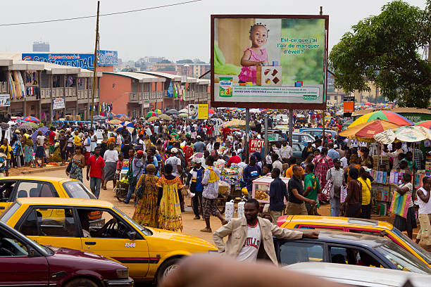 crowded african market - cameroon stok fotoğraflar ve resimler