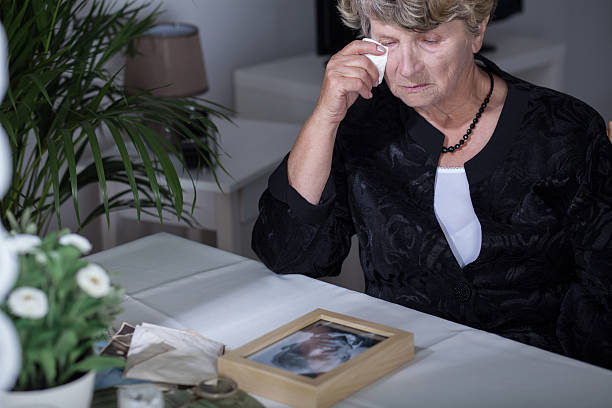 Crying after husband Old woman crying after death of her love dead photos stock pictures, royalty-free photos & images