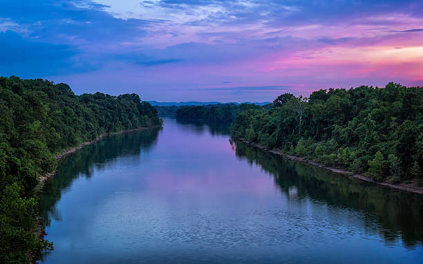 Cumberland at Dusk The Cumberland River from the pedestrian Bridge at Shelby Bottoms Greenway in Nashville, TN cumberland river stock pictures, royalty-free photos & images