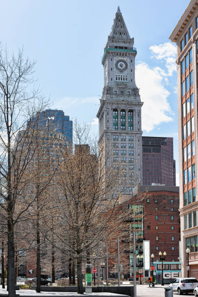 custom-house-tower-in-downtown-boston-picture-id683729340