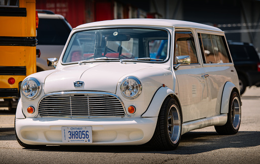 Mini Cooperklassiker Stockfoto Und Mehr Bilder Von Abzeichen