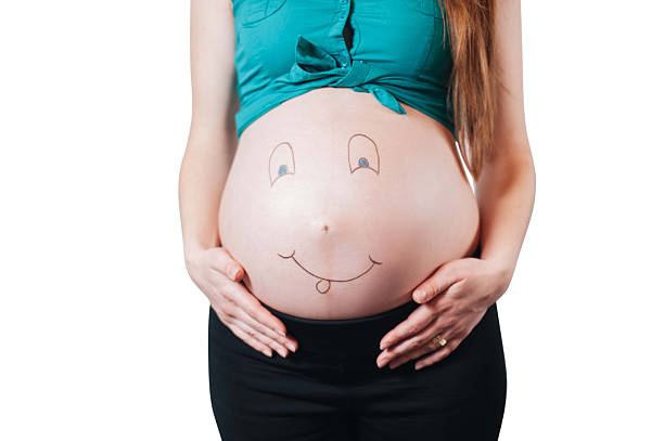 симпатичный беременный живот окрашены, как лицо - drawing of a huge pregnan...