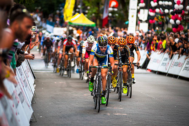 ciclismo raza, el 2013 gastown grand prix. - peloton fotografías e imágenes de stock