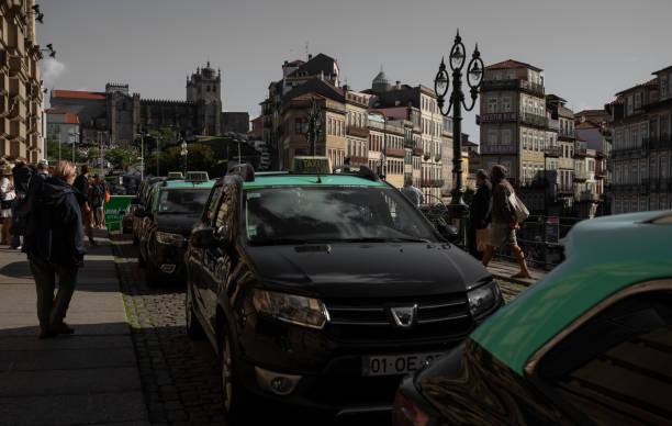 a dacia taxi waiting for a ride in porto, portugal. - carro oporto imagens e fotografias de stock