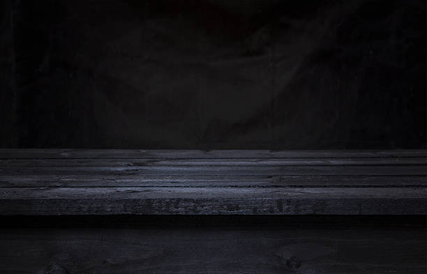 제품 디스플레이 몽타주를위한 어두운 나무 테이블 - 상 뉴스 사진 이미지