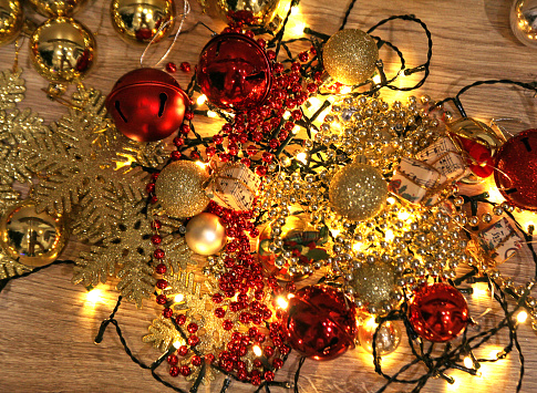 Alberi E Decorazioni Natalizie.Decorazioni Natalizie E Luci Per Albero Di Natale Stock Photo Download Image Now Istock