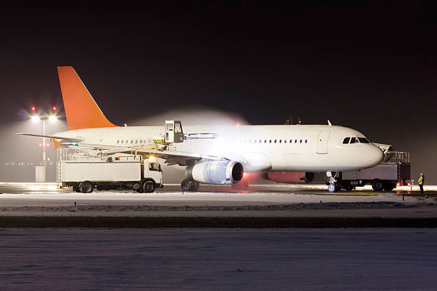 sghiacciare di bianco aereo di notte - de winter foto e immagini stock