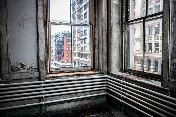 derelict room new york - window, inside apartment, new york imagens e fotografias de stock