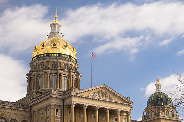 Des Moines Iowa Capital Building Government Dome Architecture The US and State flags fly at Des Moines Capital capital cities stock pictures, royalty-free photos & images