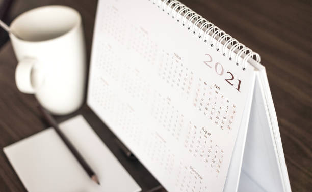 Desktop calendar 2021 Desktop calendar sitting on desk showing year of 2021 2021 stock pictures, royalty-free photos & images