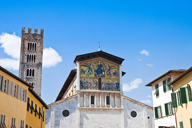 dettaglio della facciata della chiesa di san lorenzo (italia, toscana-lucca - lorenzo lucca foto e immagini stock