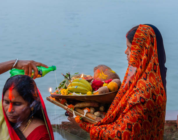 Devotee April 11,2019. Kolkata,India. An unidentified Indian Bihari woman with puja thali praying to River Ganga/ Ganges at Prinsep Ghat. chhath stock pictures, royalty-free photos & images