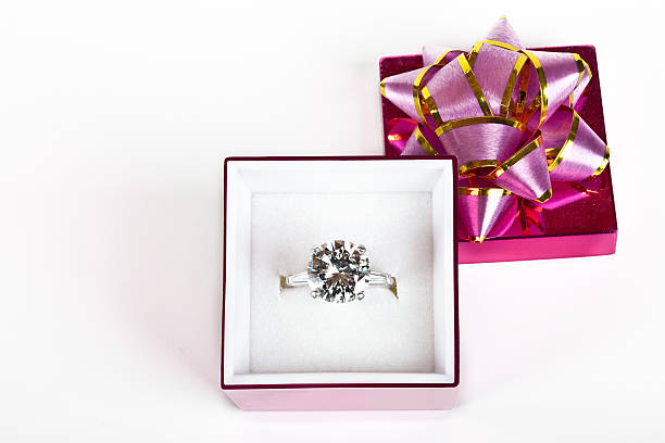 diamond ring real 4.5 carat diamond ring in a beautiful gift box with a bow . Great for valentines day. wedding ring box stock pictures, royalty-free photos & images