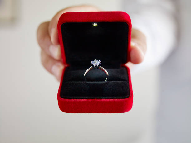diamond ring - diamant ring display stockfoto's en -beelden