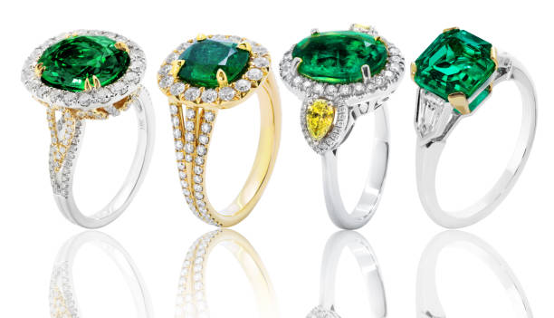 diamond rings with emerald, wedding jewelry engagement with gem and gemstone diamond rings with emerald, wedding jewelry engagement with gem and gemstone gold ring on finger stock pictures, royalty-free photos & images