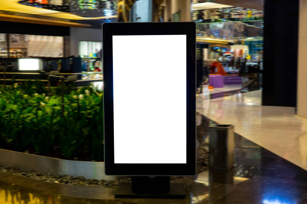 digitala medier blank svart och vit skärm modern panel, skylt för annons design i en shopping centrerar, galleri. mockup, mock-up, mock upp med suddig bakgrund, digital kiosk. - shopping center bildbanksfoton och bilder
