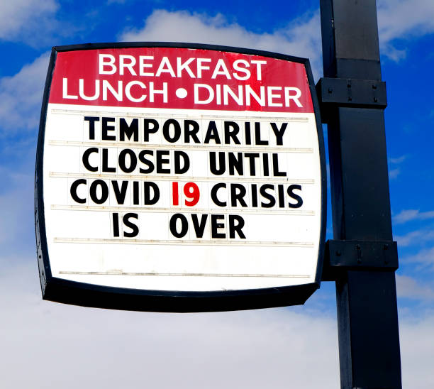 diner restaurant closed sign for covid 19 crisis corona virus covid19 c19 is over - blood bar imagens e fotografias de stock