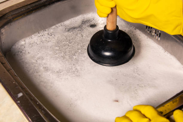 Dirty dishes Concept of how to fix blockages with a plunger. Clogged pipes and sink in the kitchen. sink stock pictures, royalty-free photos & images
