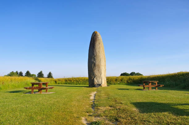 Dol-de-Bretagne Menhir du Champ-Dolent, France Dol-de-Bretagne Menhir du Champ-Dolent, France megalith stock pictures, royalty-free photos & images