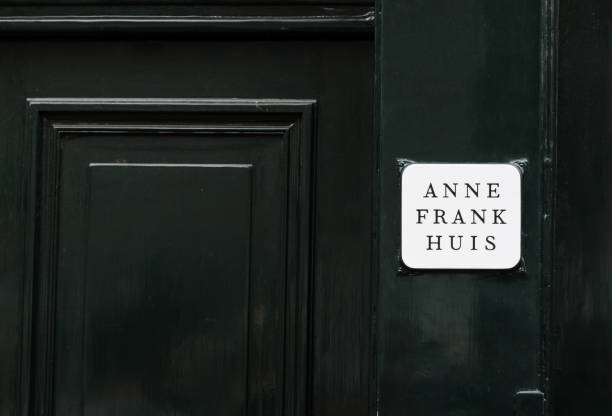 deur van het huismuseum van anne frank - anne frank stockfoto's en -beelden