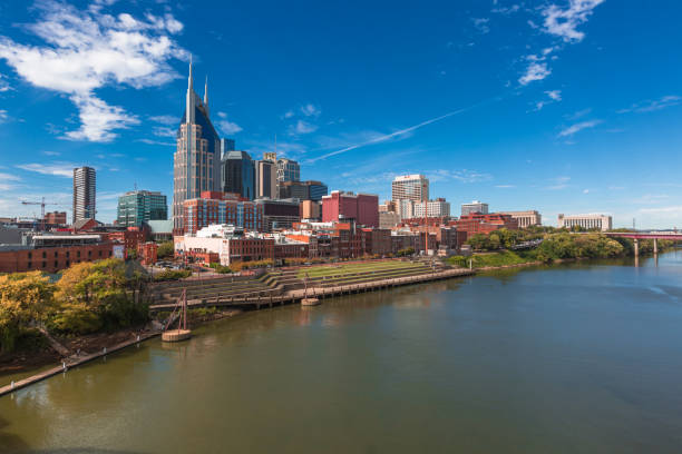 Downtown Nashville in Tennessee with bars and shops Downtown Nashville in Tennessee with bars and shops. Downtown is the energetic hub of Nashville’s country music scene, with crowded honky-tonk bars lining Broadway, the area’s main street. broadway nashville stock pictures, royalty-free photos & images