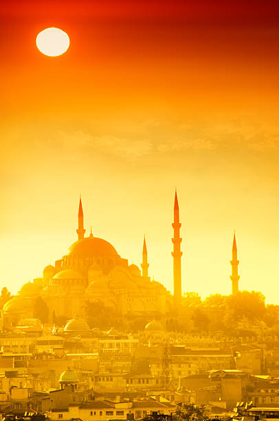 dramatic sunset in istanbul - istanbul blue mosque skyline bildbanksfoton och bilder