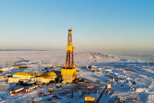 boorinstallatie voor olie- en gasputboringen. - arctis stockfoto's en -beelden