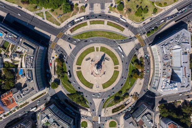 drone point view of statue of the marques de pombal - taxi lisboa imagens e fotografias de stock